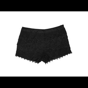 San Souci black lace shorts size medium